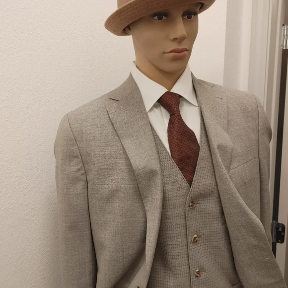 Cremieux Suit